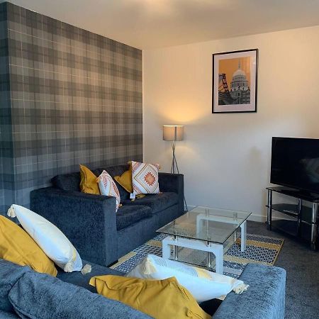 Modern 2 Bedroom Flat With Free Parking In Cambuslang, Glasgow Eksteriør billede