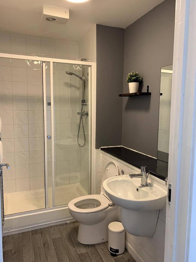 Modern 2 Bedroom Flat With Free Parking In Cambuslang, Glasgow Eksteriør billede