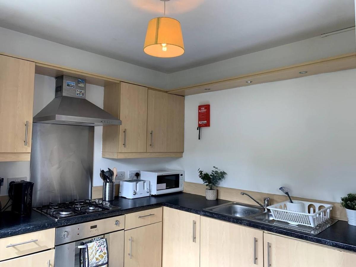 Modern 2 Bedroom Flat With Free Parking In Cambuslang, Glasgow Eksteriør billede